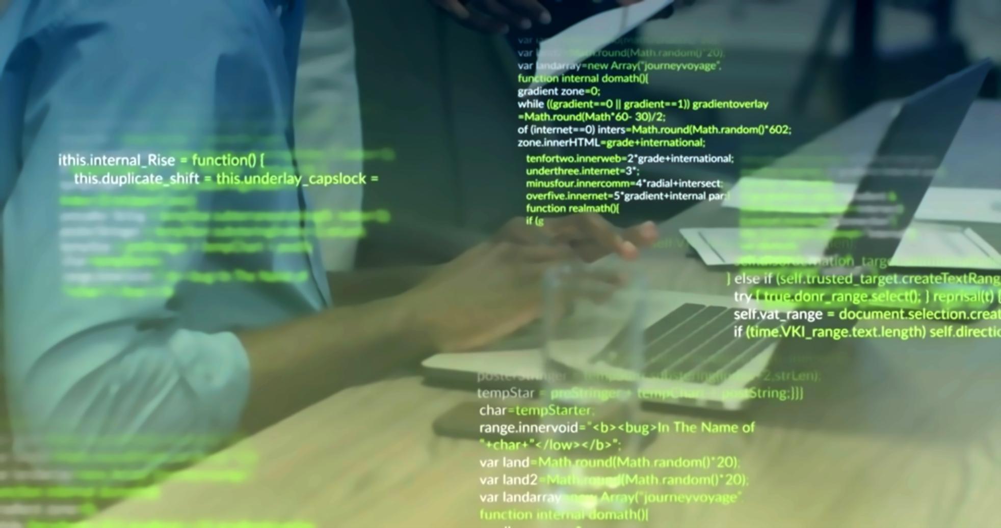 Développeur analysant des données de jeu sur plusieurs écrans avec graphiques et tableaux de bord